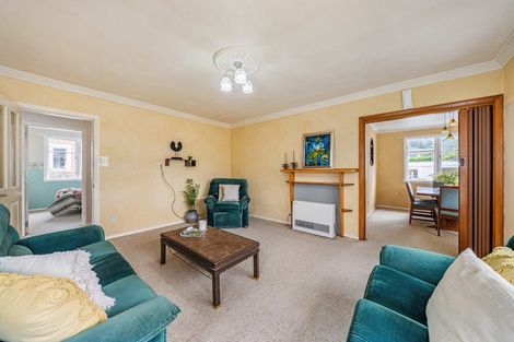 Photo of property in 6 Hall Grove, Ebdentown, Upper Hutt, 5018