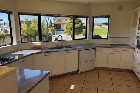 Photo of property in 32 Kilkenny Place, Fitzherbert, Palmerston North, 4410