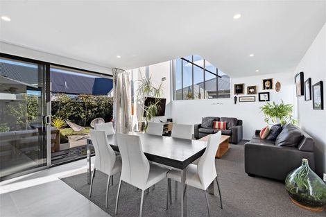 Photo of property in 27 Holiday Drive, Mairehau, Christchurch, 8052