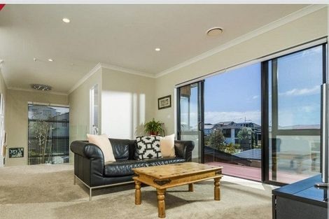 Photo of property in 22 Caldera Drive, Long Bay, Auckland, 0630