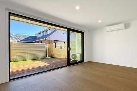 Photo of property in 2/51 Yeovil Road, Te Atatu Peninsula, Auckland, 0610