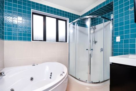 Photo of property in 13 Bangla Place, Massey, Auckland, 0614