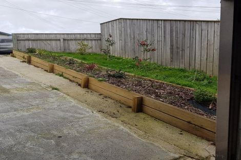 Photo of property in 48 Brooker Grove, Newlands, Wellington, 6037