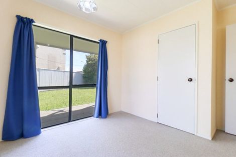 Photo of property in 75 Hillcrest Drive, Kelvin Grove, Palmerston North, 4414