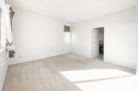 Photo of property in 21 Loughros Place, Pinehill, Auckland, 0632