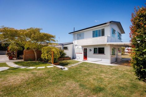 Photo of property in 35 Shortt Street, Foxton Beach, Foxton, 4815