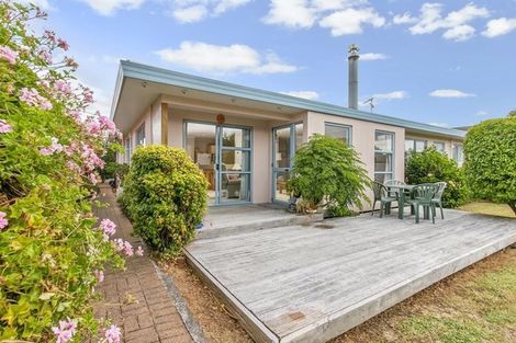 Photo of property in 3 Maurice Borich Place, Henderson, Auckland, 0610