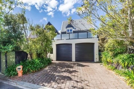 Photo of property in 5 Newnham Court, Tawa, Wellington, 5028