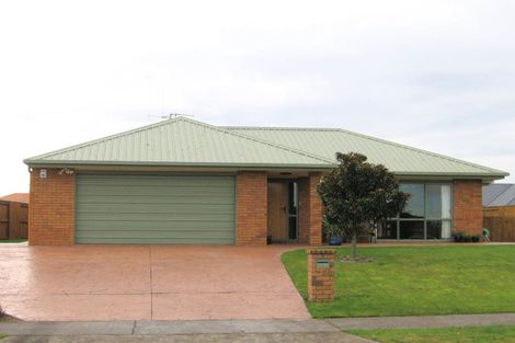 Photo of property in 59 Waiwherowhero Drive, St Andrews, Hamilton, 3200