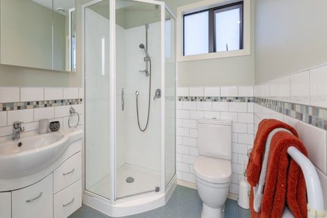 Photo of property in 2 Pukatea Close, Raumati Beach, Paraparaumu, 5032