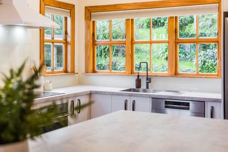 Photo of property in 28 Kiriwai Road, Paremata, Porirua, 5024