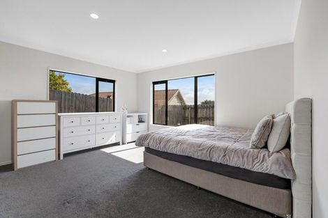Photo of property in 15 Black Teal Close, Unsworth Heights, Auckland, 0632