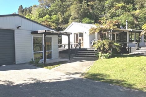 Photo of property in 15 Tombleson Road, Lake Rotoma, Rotorua, 3074