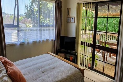 Photo of property in 2/15 Louise Place, Browns Bay, Auckland, 0630