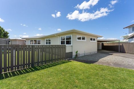 Photo of property in 8 Essex Place, Milson, Palmerston North, 4414