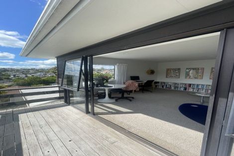 Photo of property in 2/16 Kiteroa Terrace, Rothesay Bay, Auckland, 0630