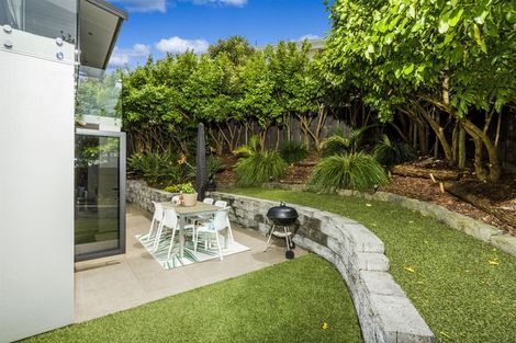 Photo of property in 2/304 Beach Road, Campbells Bay, Auckland, 0630