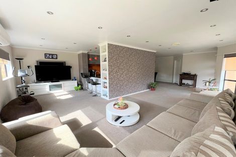 Photo of property in 2 Tir Conaill Avenue, Flat Bush, Auckland, 2019