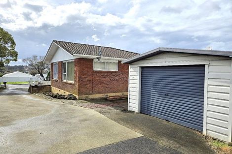 Photo of property in 2/56 Cockayne Crescent, Sunnynook, Auckland, 0620