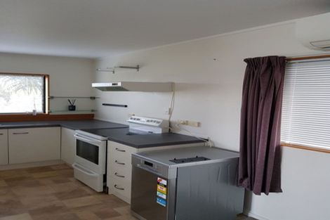 Photo of property in 2/15 Witheford Drive, Bayview, Auckland, 0629