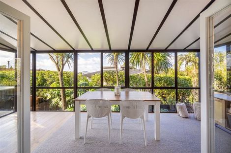 Photo of property in 1/306 Beach Road, Campbells Bay, Auckland, 0630