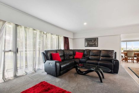 Photo of property in 39 Pohutukawa Avenue, Shelly Park, Auckland, 2014