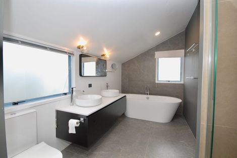 Photo of property in 11 Wilmington Place, Forrest Hill, Auckland, 0620