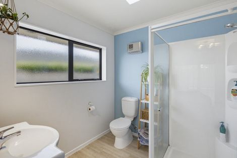 Photo of property in 20 Gandalf Crescent, Paraparaumu, 5032