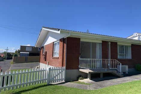 Photo of property in 1/100 Lynwood Road, New Lynn, Auckland, 0600