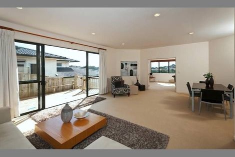 Photo of property in 11 Trotting Terrace, Fairview Heights, Auckland, 0632