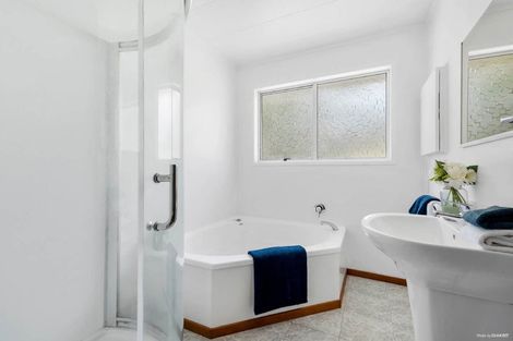 Photo of property in 6 Malters Place, Browns Bay, Auckland, 0630