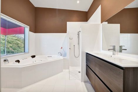 Photo of property in 181a Heta Road, Highlands Park, New Plymouth, 4312