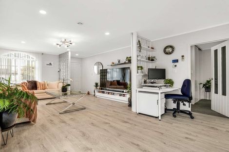 Photo of property in 52 Riverton Drive, Randwick Park, Auckland, 2105