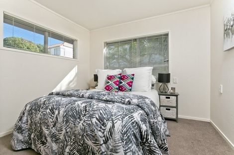 Photo of property in 2/1 Sylvan Park Avenue, Milford, Auckland, 0620