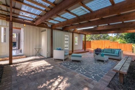 Photo of property in 166 Edmonton Road, Te Atatu South, Auckland, 0610