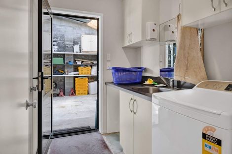 Photo of property in 2 Heaphy Road, Opunake, 4616