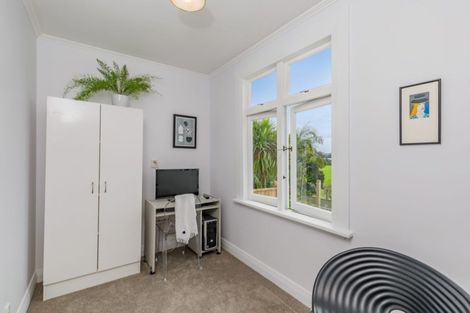 Photo of property in 42 Waterview Road, Stanley Point, Auckland, 0624