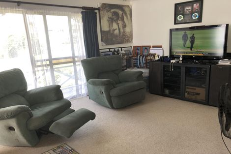 Photo of property in 3 Iris Place, Clendon Park, Auckland, 2103