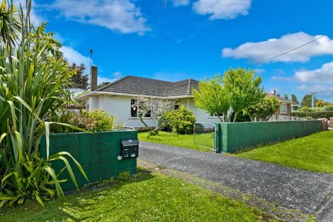 Photo of property in 18 Ward Crescent, Te Atatu Peninsula, Auckland, 0610