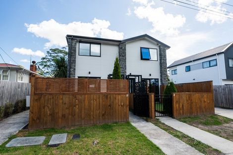 Photo of property in 2/83 Vodanovich Road, Te Atatu South, Auckland, 0610