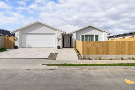 Photo of property in 44 Solitude Crescent, Kelvin Grove, 4470