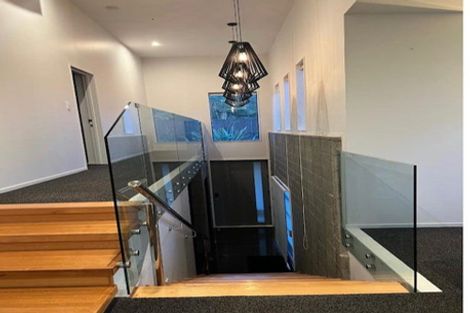 Photo of property in 37 Newington Road, Henderson, Auckland, 0612