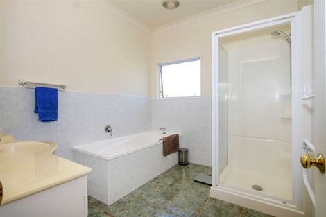 Photo of property in 22 Bluebird Crescent, Unsworth Heights, Auckland, 0632