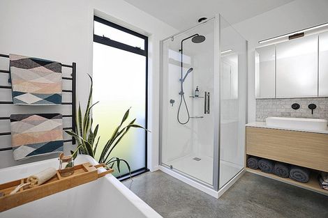 Photo of property in 68 Parrs Road, Hurworth, New Plymouth, 4371