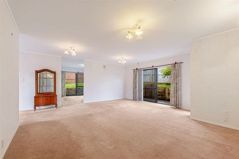 Photo of property in 31 Petrel Place, Massey, Auckland, 0614