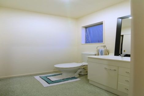 Photo of property in 2/51 Archers Road, Hillcrest, Auckland, 0629