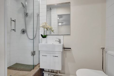 Photo of property in 51 Cumberland Street, Merrilands, New Plymouth, 4312