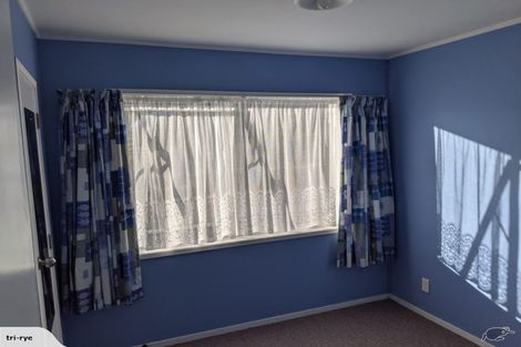 Photo of property in 2/13 Dolbear Street, Titirangi, Auckland, 0604