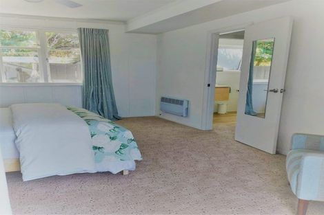 Photo of property in 27 Hona Street, Waikanae Beach, Waikanae, 5036
