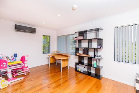 Photo of property in 12 Van Dyke Place, West Harbour, Auckland, 0618